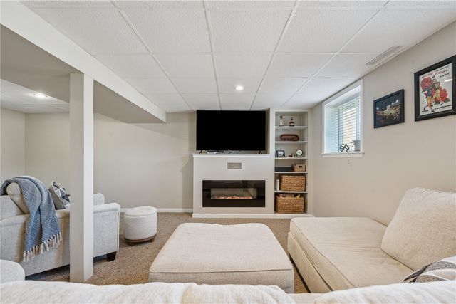 1525 N Ave NW, Cedar Rapids, IA 52405