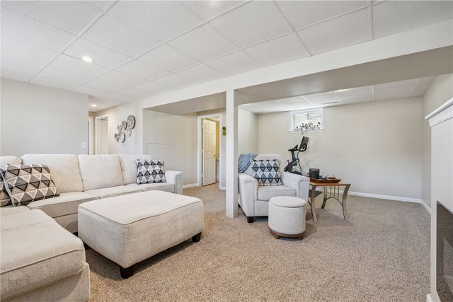 1525 N Ave NW, Cedar Rapids, IA 52405