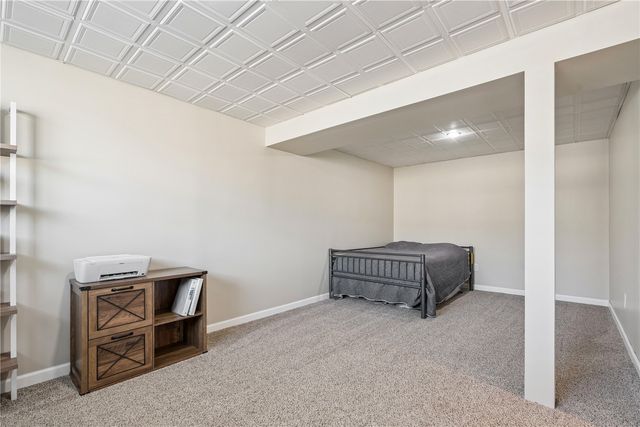 1525 N Ave NW, Cedar Rapids, IA 52405