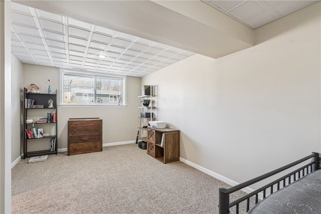 1525 N Ave NW, Cedar Rapids, IA 52405