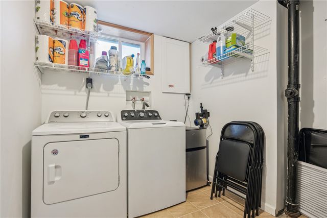 1525 N Ave NW, Cedar Rapids, IA 52405