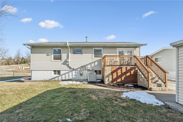 1525 N Ave NW, Cedar Rapids, IA 52405