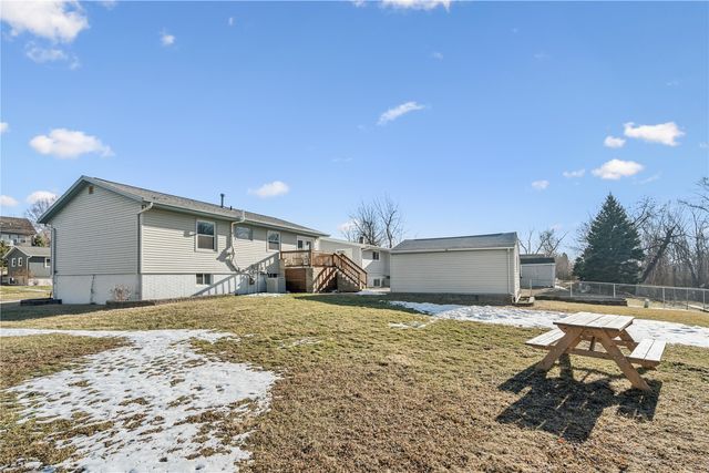 1525 N Ave NW, Cedar Rapids, IA 52405