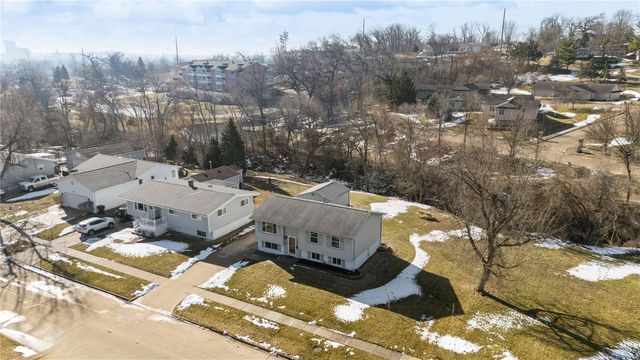 1525 N Ave NW, Cedar Rapids, IA 52405