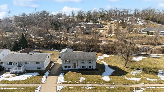 1525 N Ave NW, Cedar Rapids, IA 52405