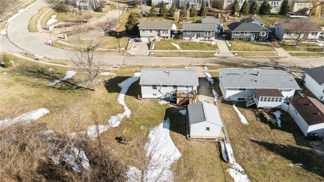 1525 N Ave NW, Cedar Rapids, IA 52405