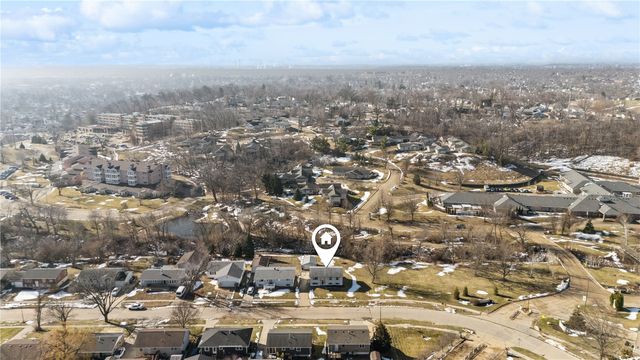 1525 N Ave NW, Cedar Rapids, IA 52405