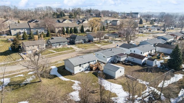 1525 N Ave NW, Cedar Rapids, IA 52405