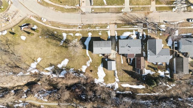 1525 N Ave NW, Cedar Rapids, IA 52405