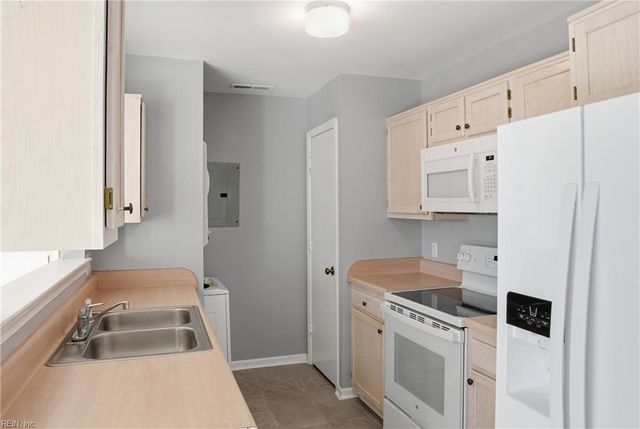 1645 Cottenham LN, Virginia Beach, VA 23454