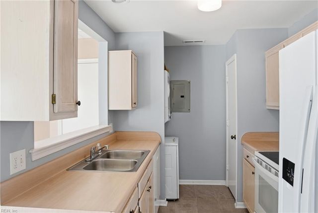 1645 Cottenham LN, Virginia Beach, VA 23454