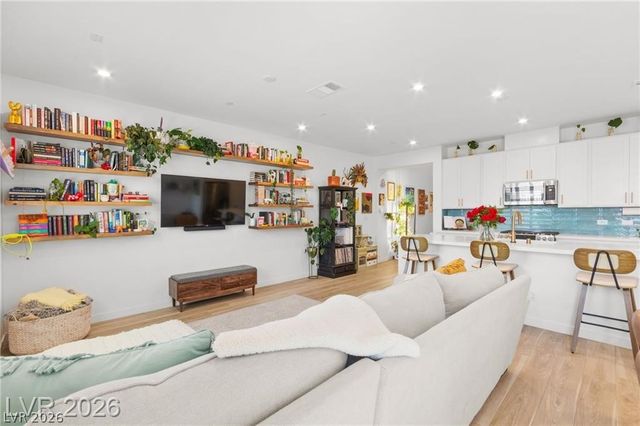 680 Echelon Street, Las Vegas, NV 89138