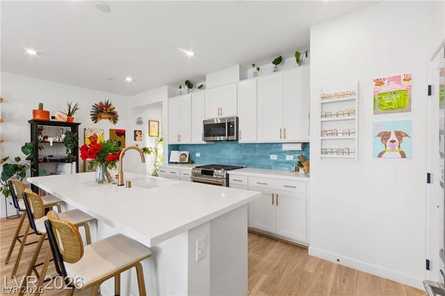 680 Echelon Street, Las Vegas, NV 89138