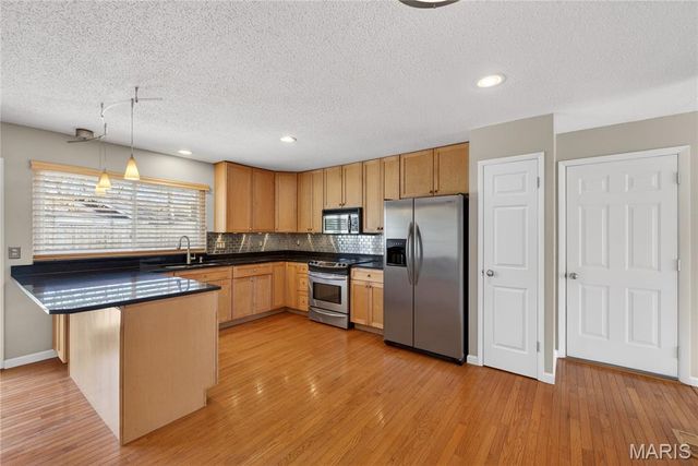 15424 Country Ridge Drive, Chesterfield, MO 63017