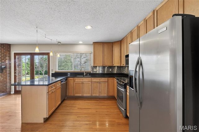 15424 Country Ridge Drive, Chesterfield, MO 63017