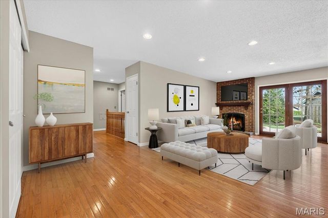 15424 Country Ridge Drive, Chesterfield, MO 63017