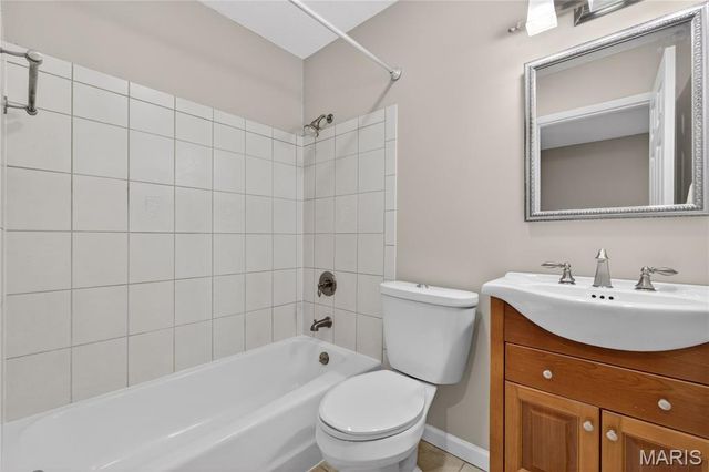 15424 Country Ridge Drive, Chesterfield, MO 63017