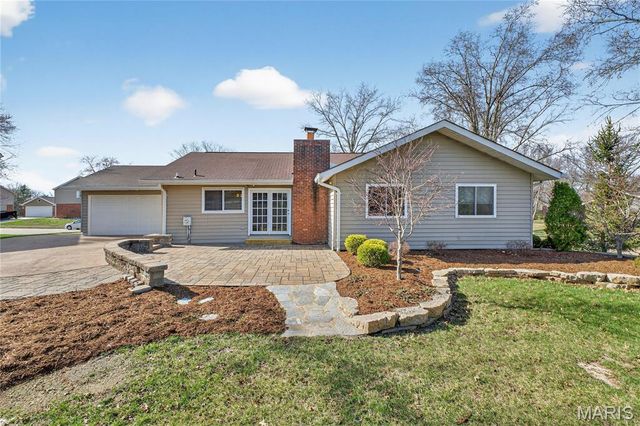 15424 Country Ridge Drive, Chesterfield, MO 63017