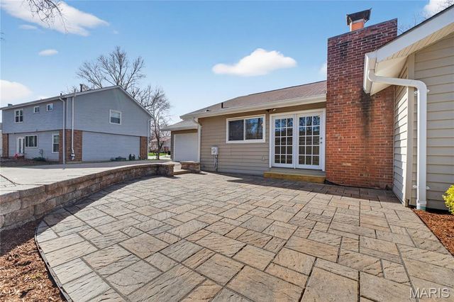 15424 Country Ridge Drive, Chesterfield, MO 63017