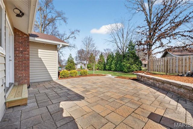 15424 Country Ridge Drive, Chesterfield, MO 63017