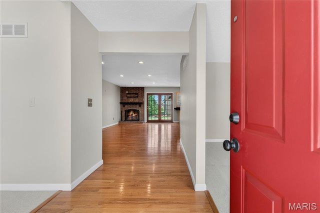 15424 Country Ridge Drive, Chesterfield, MO 63017