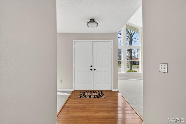 15424 Country Ridge Drive, Chesterfield, MO 63017