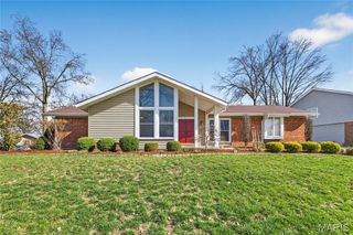 15424 Country Ridge Drive, Chesterfield, MO 63017
