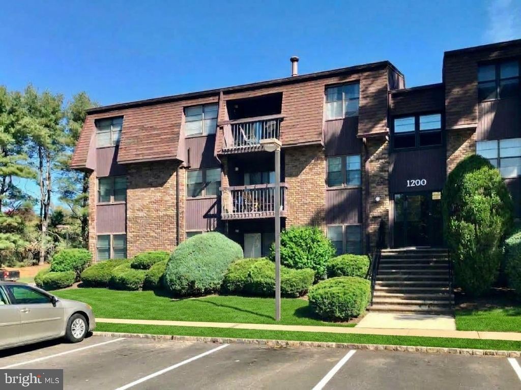 1212 COUNTRY MILL DR, EAST WINDSOR, NJ 08512 — exterior