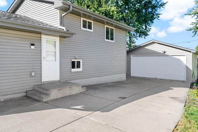 2069 N Ivy Street, North Saint Paul, MN 55109