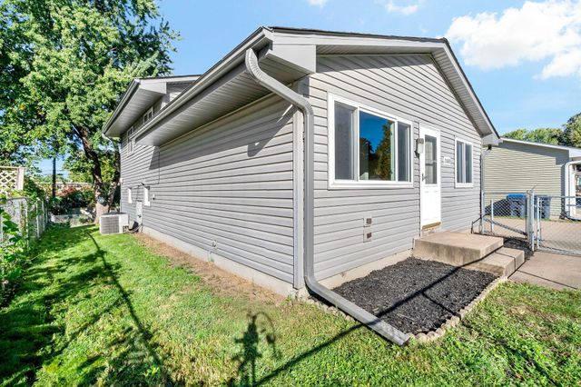 2069 N Ivy Street, North Saint Paul, MN 55109