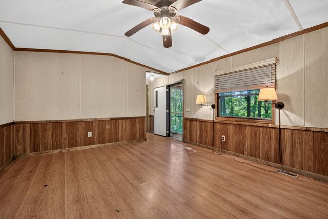 360 Floyd Dr, Smithville, TN 37166