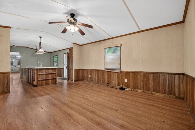 360 Floyd Dr, Smithville, TN 37166