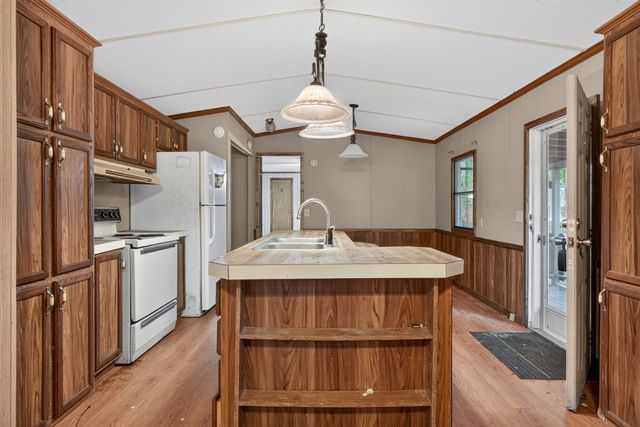 360 Floyd Dr, Smithville, TN 37166