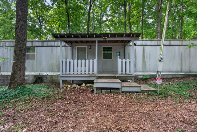 360 Floyd Dr, Smithville, TN 37166