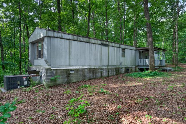 360 Floyd Dr, Smithville, TN 37166