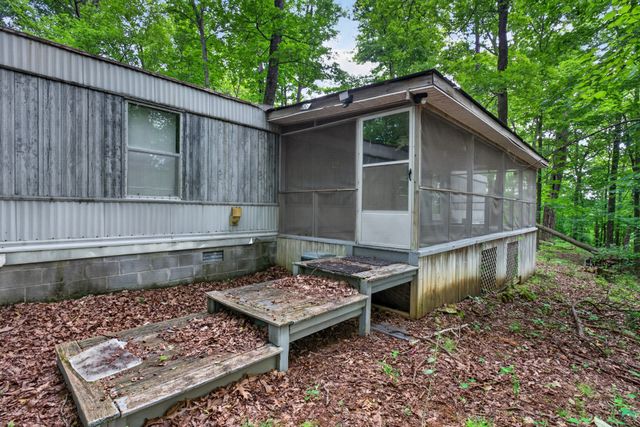 360 Floyd Dr, Smithville, TN 37166