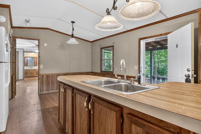 360 Floyd Dr, Smithville, TN 37166
