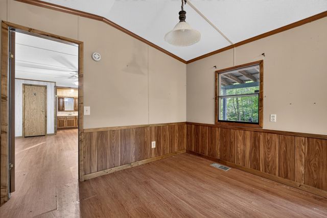 360 Floyd Dr, Smithville, TN 37166