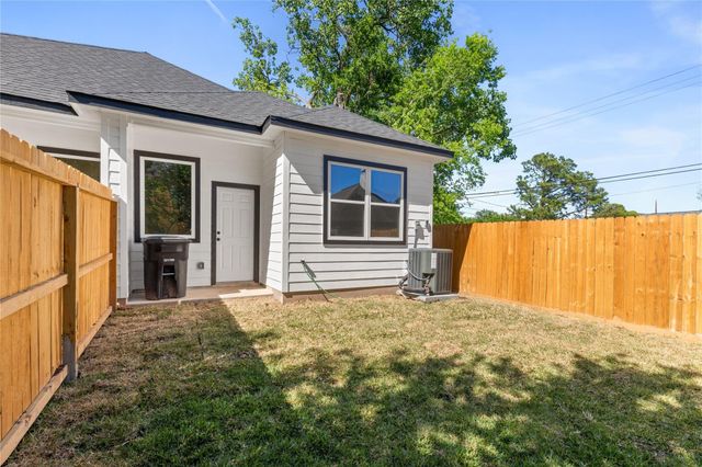 3940 Davenport Street A, Houston, TX 77051