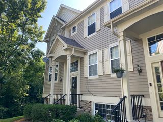 1045 Manchester Circle, Grayslake, IL 60030