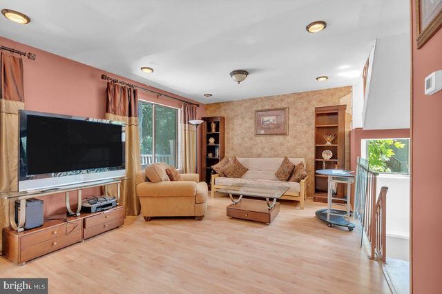 6569 SENATOR LN, Bensalem, PA 19020