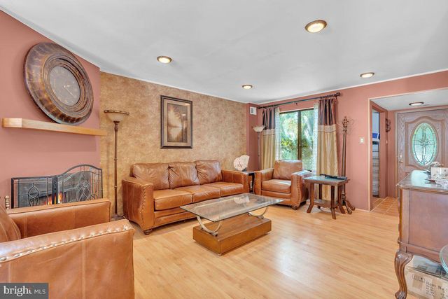 6569 SENATOR LN, Bensalem, PA 19020