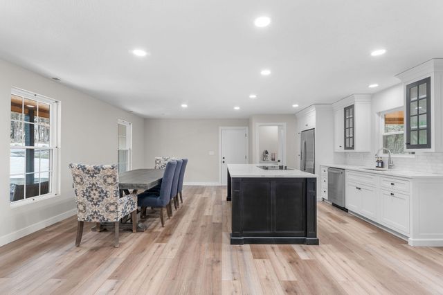 1143 Oakwood Drive, Hollister, MO 65672