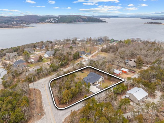 1143 Oakwood Drive, Hollister, MO 65672