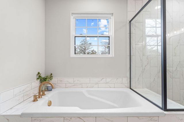 1143 Oakwood Drive, Hollister, MO 65672