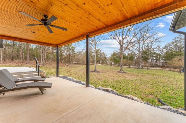 1143 Oakwood Drive, Hollister, MO 65672