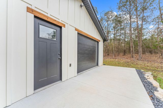 1143 Oakwood Drive, Hollister, MO 65672