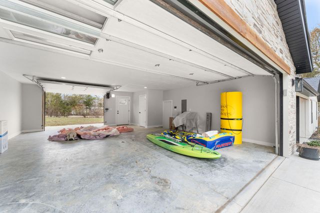 1143 Oakwood Drive, Hollister, MO 65672