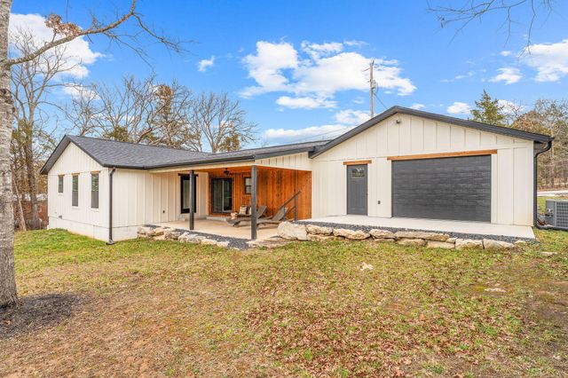 1143 Oakwood Drive, Hollister, MO 65672