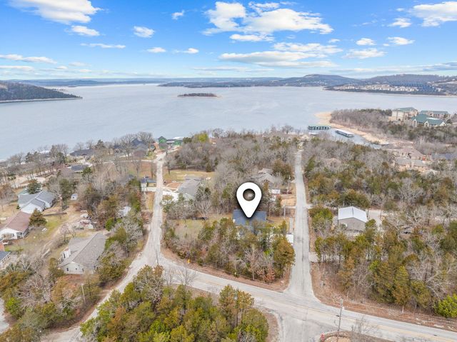 1143 Oakwood Drive, Hollister, MO 65672